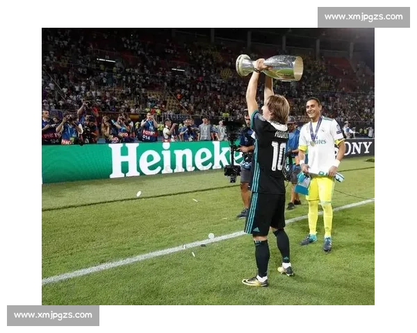 欧超杯巅峰对决皇马迎战曼联新赛季豪门首战看点十足悬念拉满再起波澜