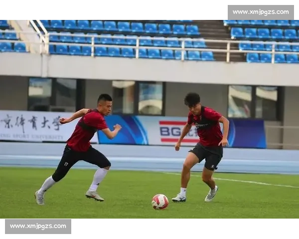 绿城迎战梅县关键之战双方为冲击积分榜全力以赴赛季走向备受关注